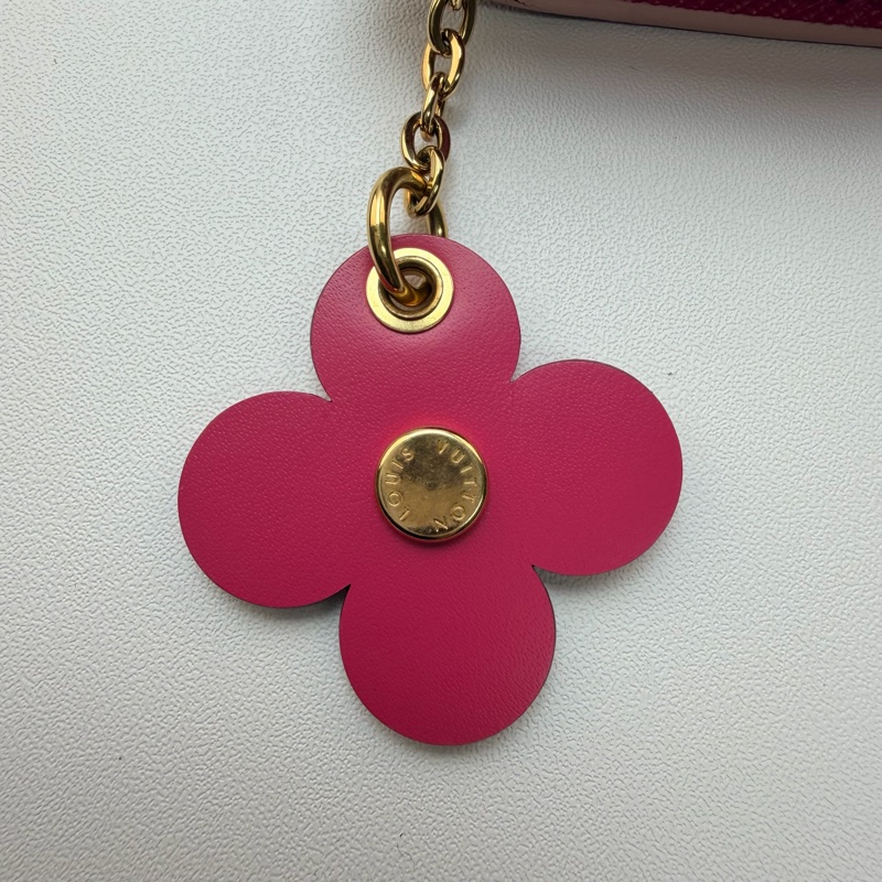 LV M64202 經典花紋牛皮花卉造型釦式長夾-6