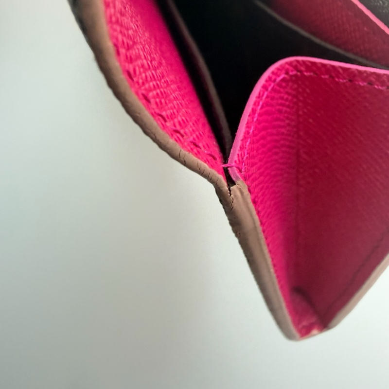 LV M64202 經典花紋牛皮花卉造型釦式長夾-10