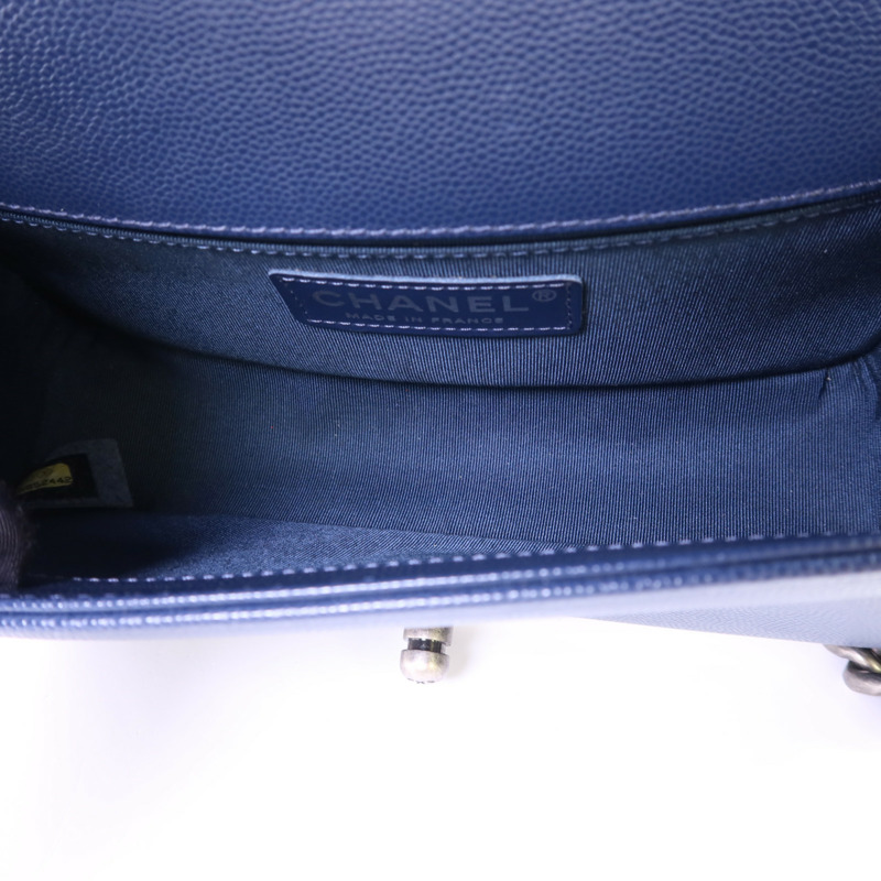 CHANEL 牛皮皮革Chanel Boy Small鏈帶肩背袋-6