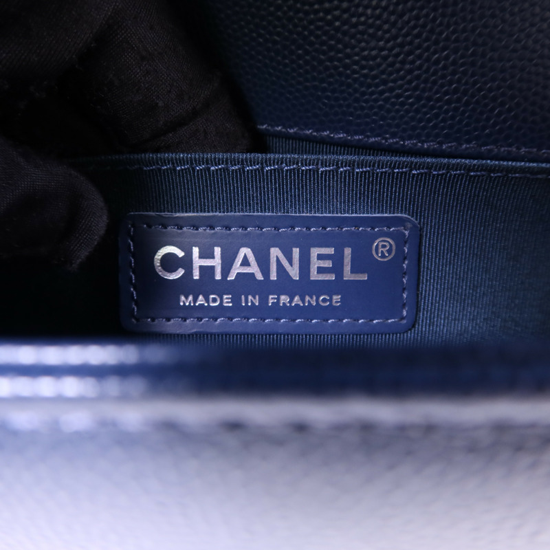 CHANEL 牛皮皮革Chanel Boy Small鏈帶肩背袋-7