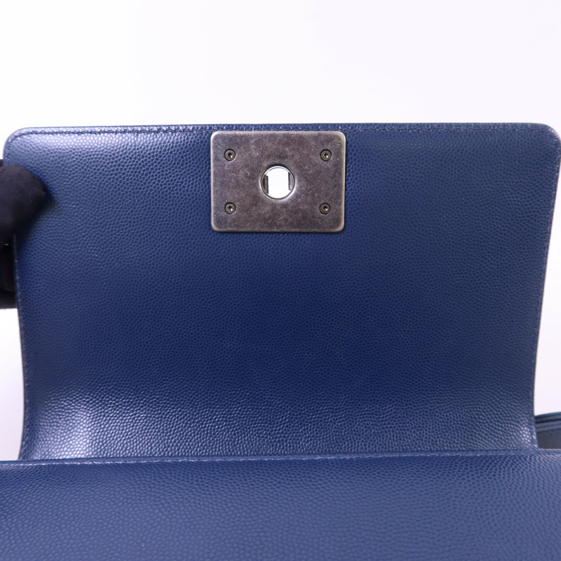 CHANEL 牛皮皮革Chanel Boy Small鏈帶肩背袋-9