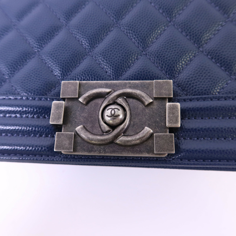 CHANEL 牛皮皮革Chanel Boy Small鏈帶肩背袋-10