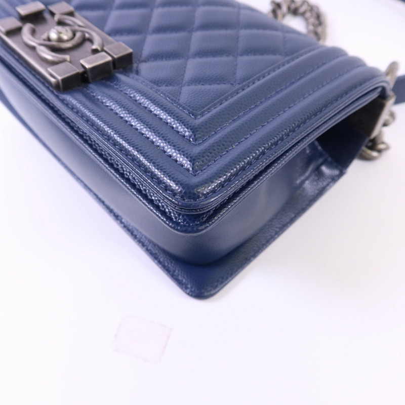 CHANEL 牛皮皮革Chanel Boy Small鏈帶肩背袋-11