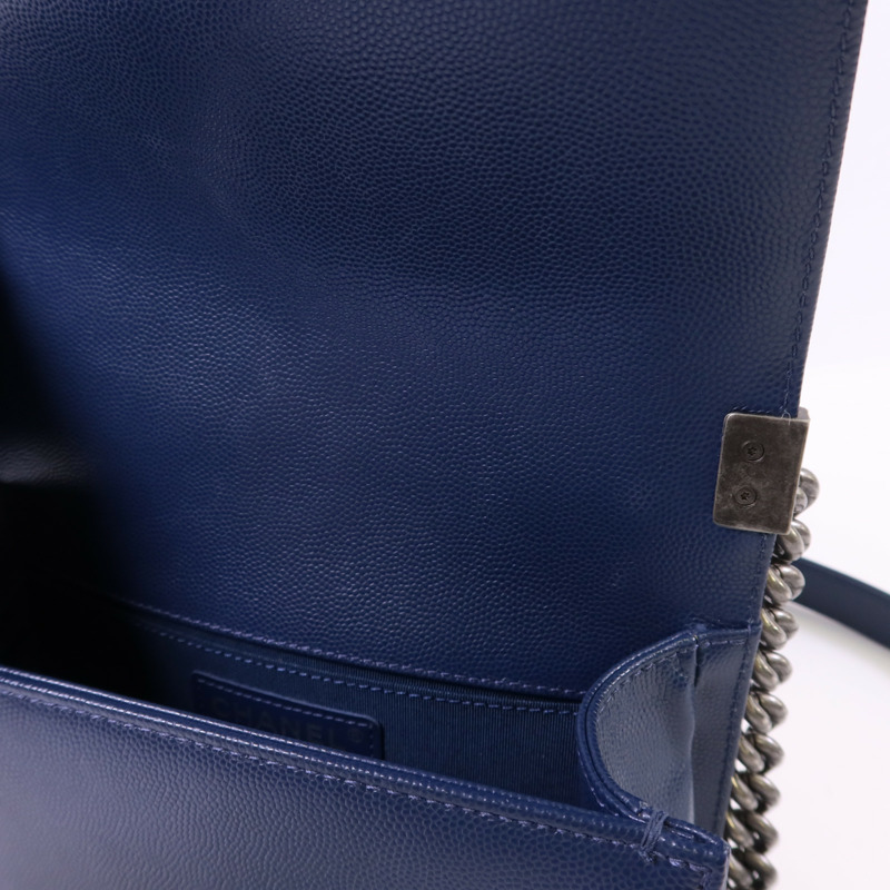 CHANEL 牛皮皮革Chanel Boy Small鏈帶肩背袋-15