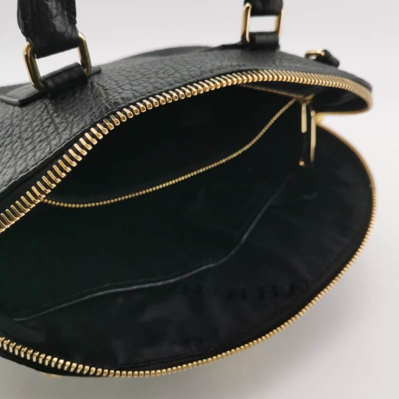 Burberry牛皮純色壓紋金屬字母Logo斜挎包單肩包-5