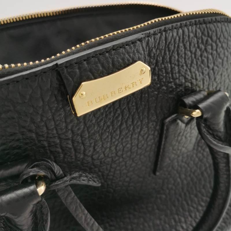 Burberry牛皮純色壓紋金屬字母Logo斜挎包單肩包-8