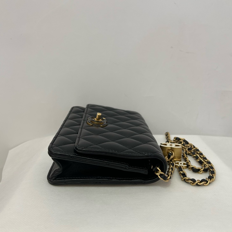 Chanel 黑羊皮法瑯調節釦woc-1