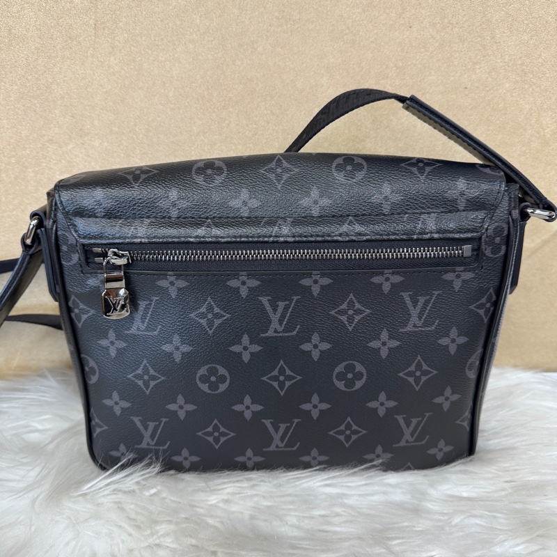 LV District PM 黑灰老花郵差包 晶片款-1