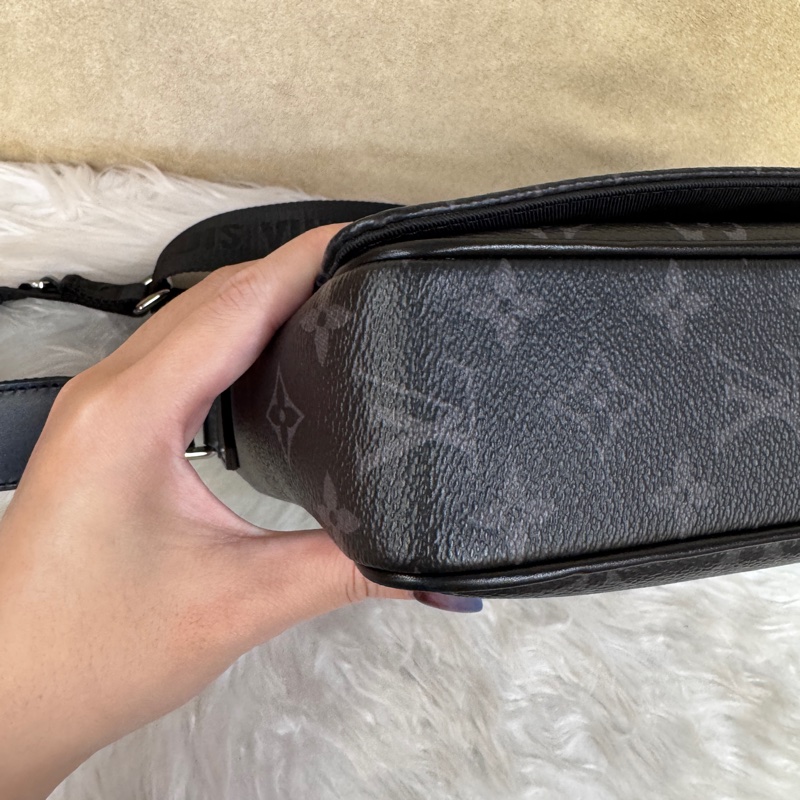 LV District PM 黑灰老花郵差包 晶片款-5