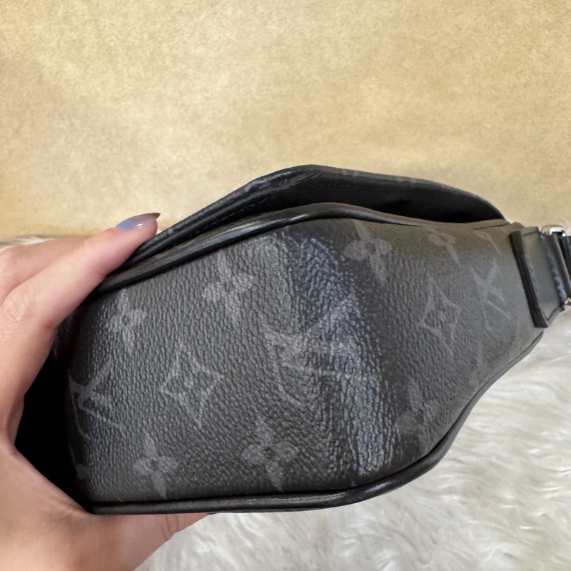 LV District PM 黑灰老花郵差包 晶片款-6