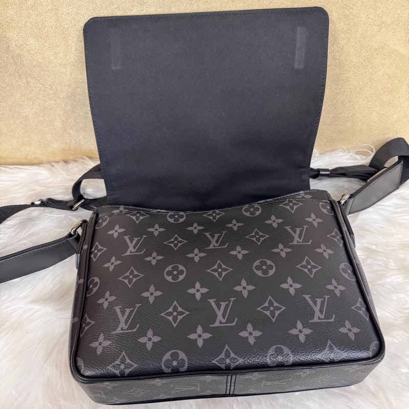 LV District PM 黑灰老花郵差包 晶片款-7