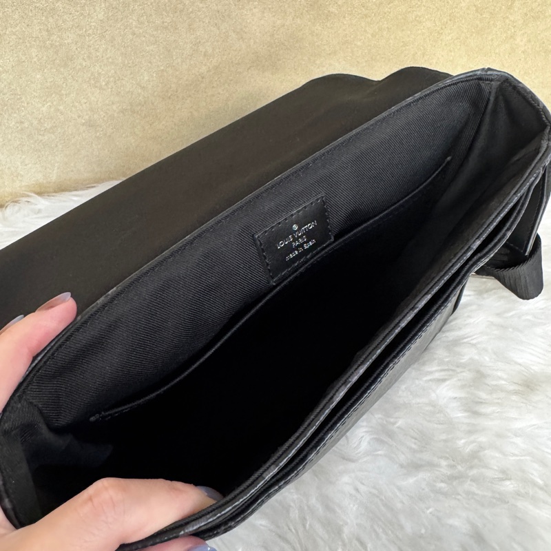 LV District PM 黑灰老花郵差包 晶片款-8