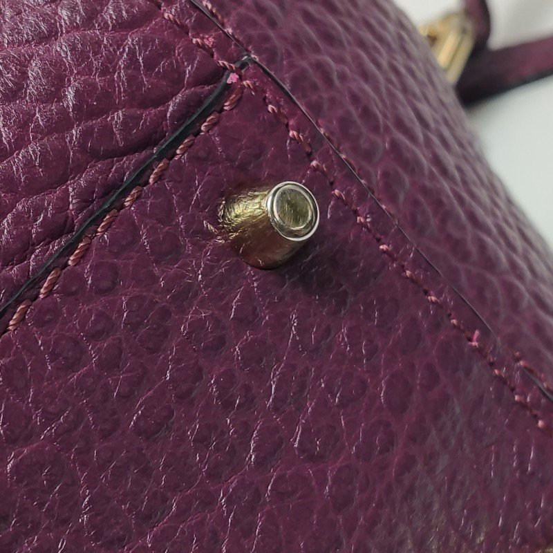 Burberry牛皮純色logo徽標單肩包-14