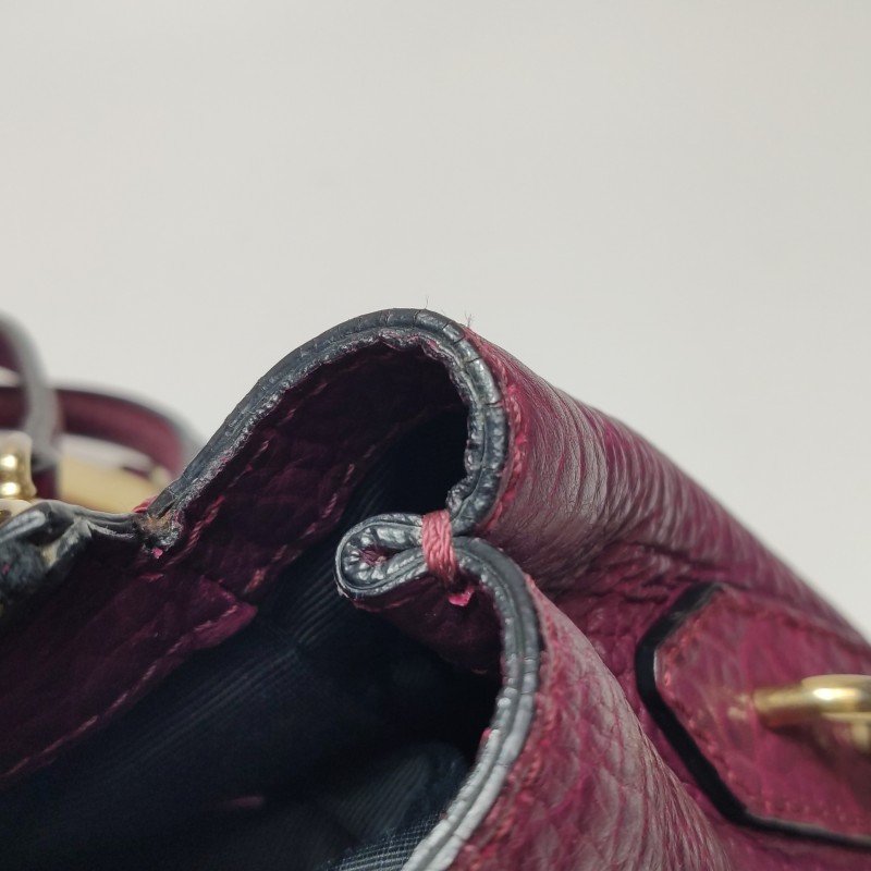 Burberry牛皮純色logo徽標單肩包-27