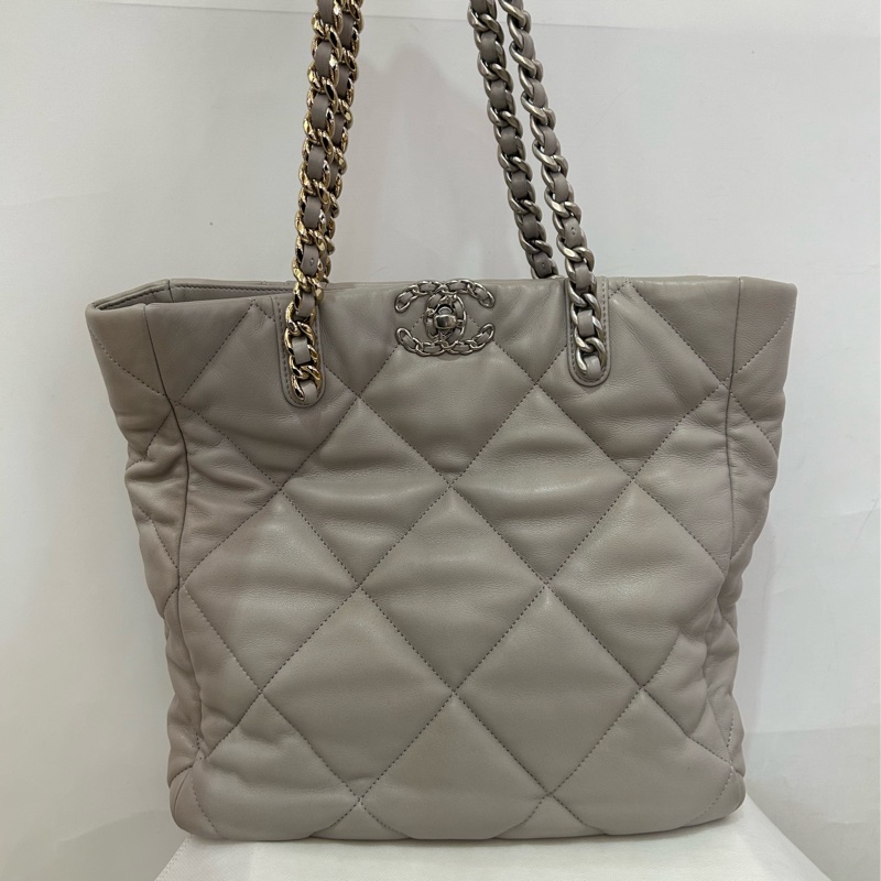Chanel灰羊皮19直式Tote-0