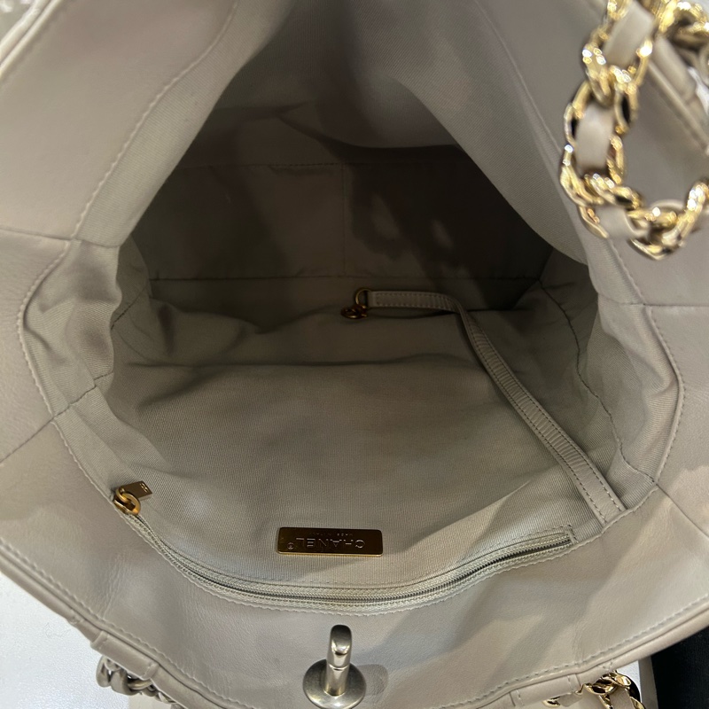 Chanel灰羊皮19直式Tote-3