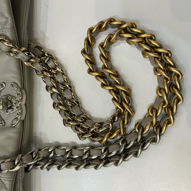 Chanel灰羊皮19直式Tote-5