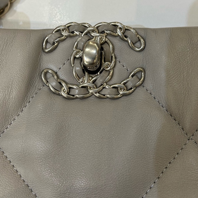 Chanel灰羊皮19直式Tote-6