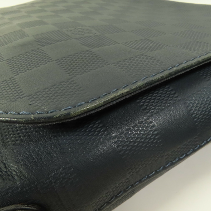 LOUIS VUITTON Damier Infini Distrist PM銀扣肩背袋-16