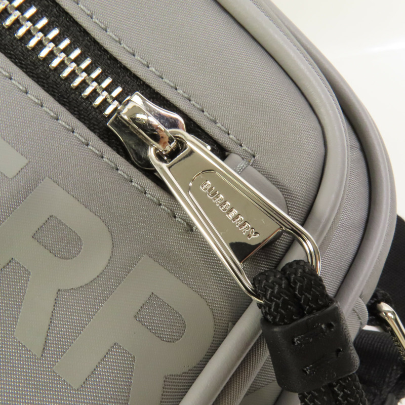 BURBERRY 尼龍Shoulder Bag銀扣肩背袋-5