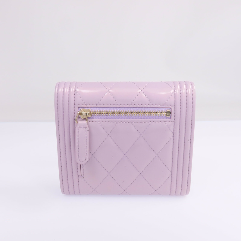 CHANEL 漆皮皮革Boy Wallet金扣錢包-4