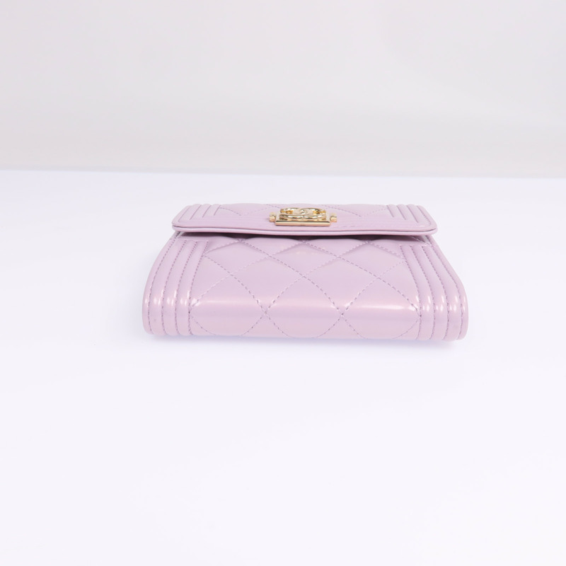 CHANEL 漆皮皮革Boy Wallet金扣錢包-5