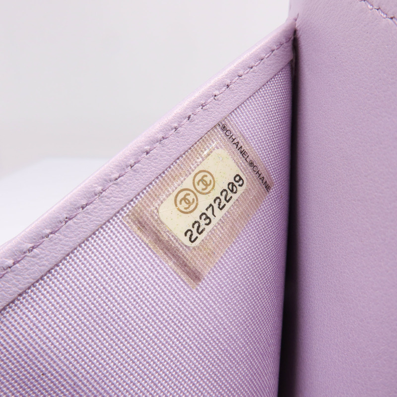 CHANEL 漆皮皮革Boy Wallet金扣錢包-13