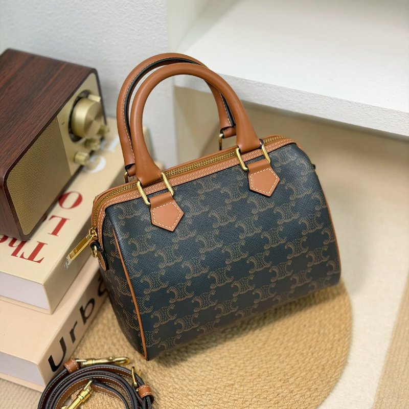 (全新未使用🥰這顆超推！）🏷Celine 瑟琳．Boston 老花波士頓 新款D扣-1