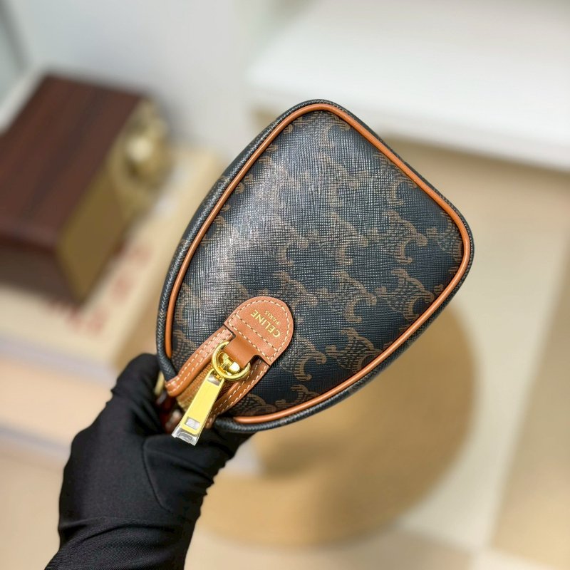 (全新未使用🥰這顆超推！）🏷Celine 瑟琳．Boston 老花波士頓 新款D扣-2