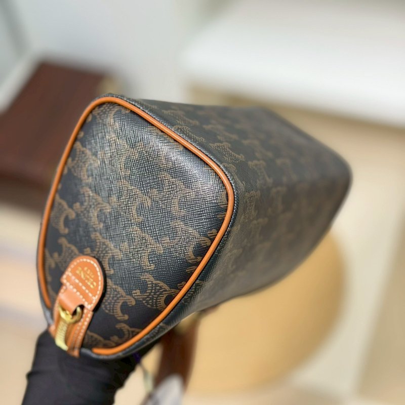 (全新未使用🥰這顆超推！）🏷Celine 瑟琳．Boston 老花波士頓 新款D扣-4