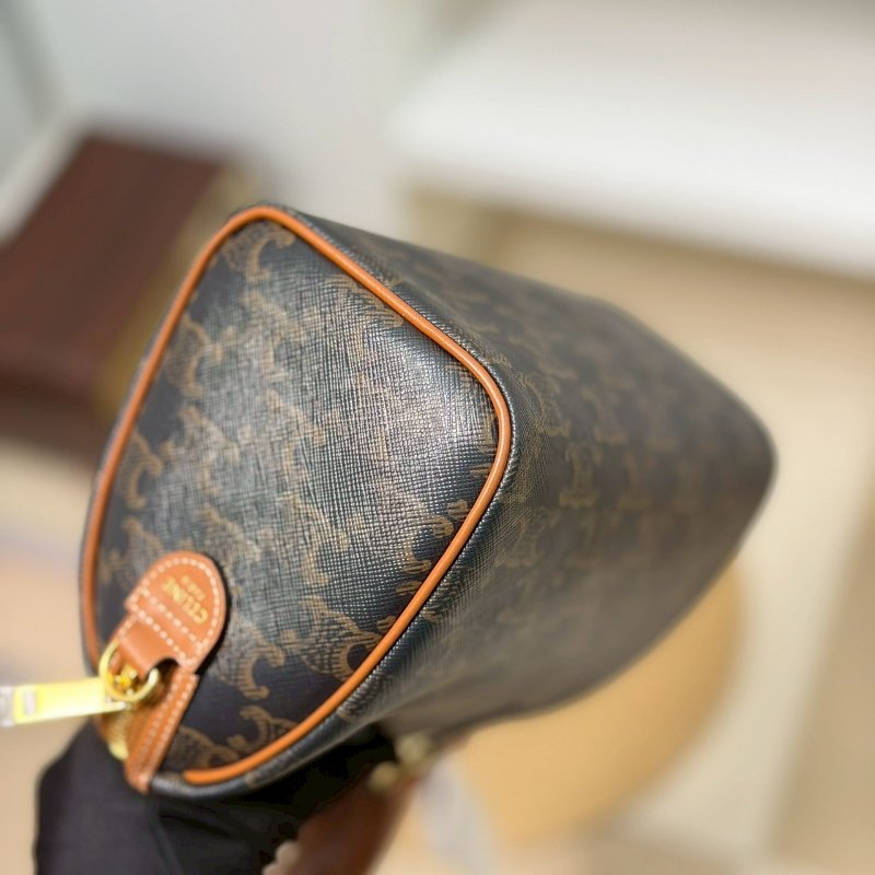 (全新未使用🥰這顆超推！）🏷Celine 瑟琳．Boston 老花波士頓 新款D扣-6