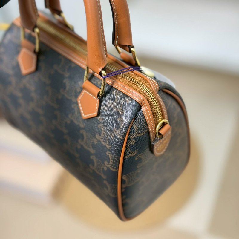 (全新未使用🥰這顆超推！）🏷Celine 瑟琳．Boston 老花波士頓 新款D扣-9