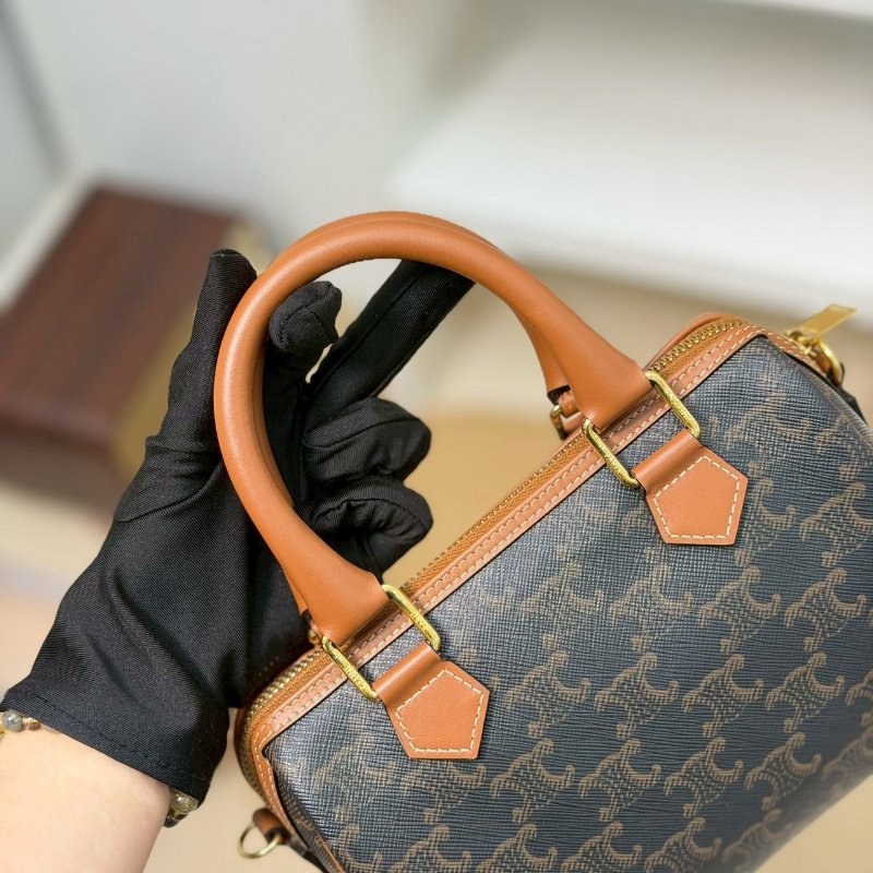 (全新未使用🥰這顆超推！）🏷Celine 瑟琳．Boston 老花波士頓 新款D扣-15