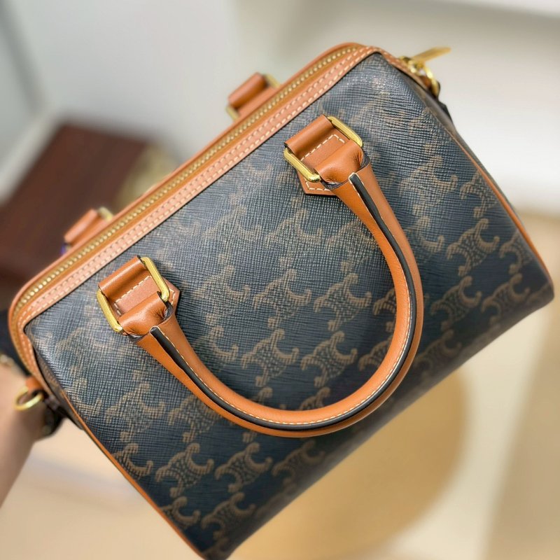 (全新未使用🥰這顆超推！）🏷Celine 瑟琳．Boston 老花波士頓 新款D扣-16