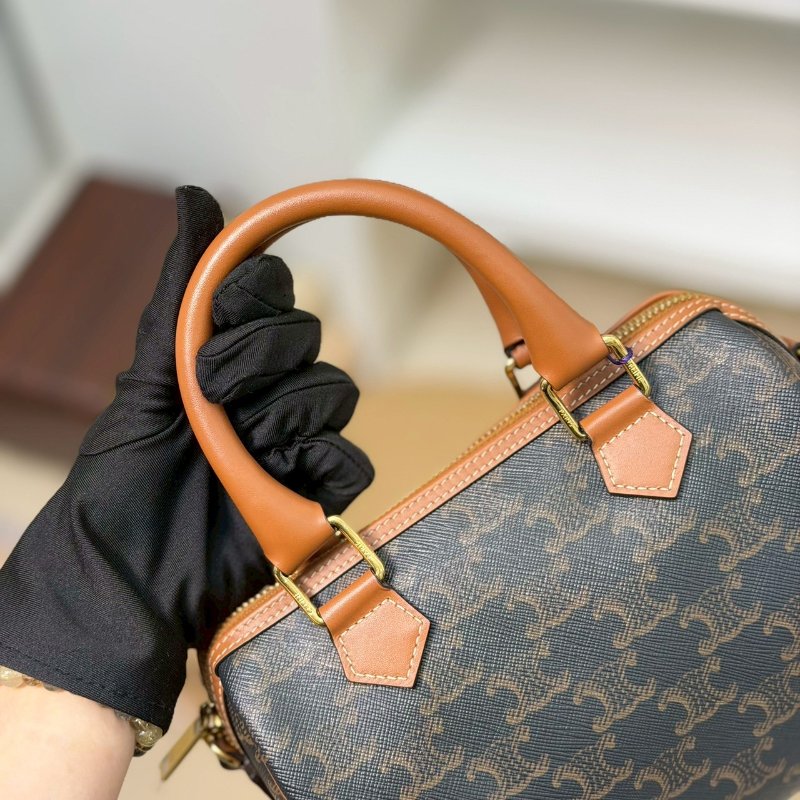 (全新未使用🥰這顆超推！）🏷Celine 瑟琳．Boston 老花波士頓 新款D扣-17