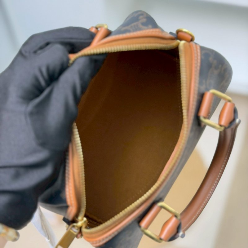 (全新未使用🥰這顆超推！）🏷Celine 瑟琳．Boston 老花波士頓 新款D扣-19