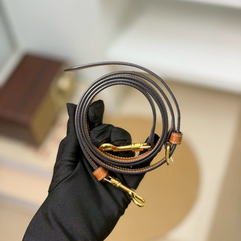 (全新未使用🥰這顆超推！）🏷Celine 瑟琳．Boston 老花波士頓 新款D扣-21