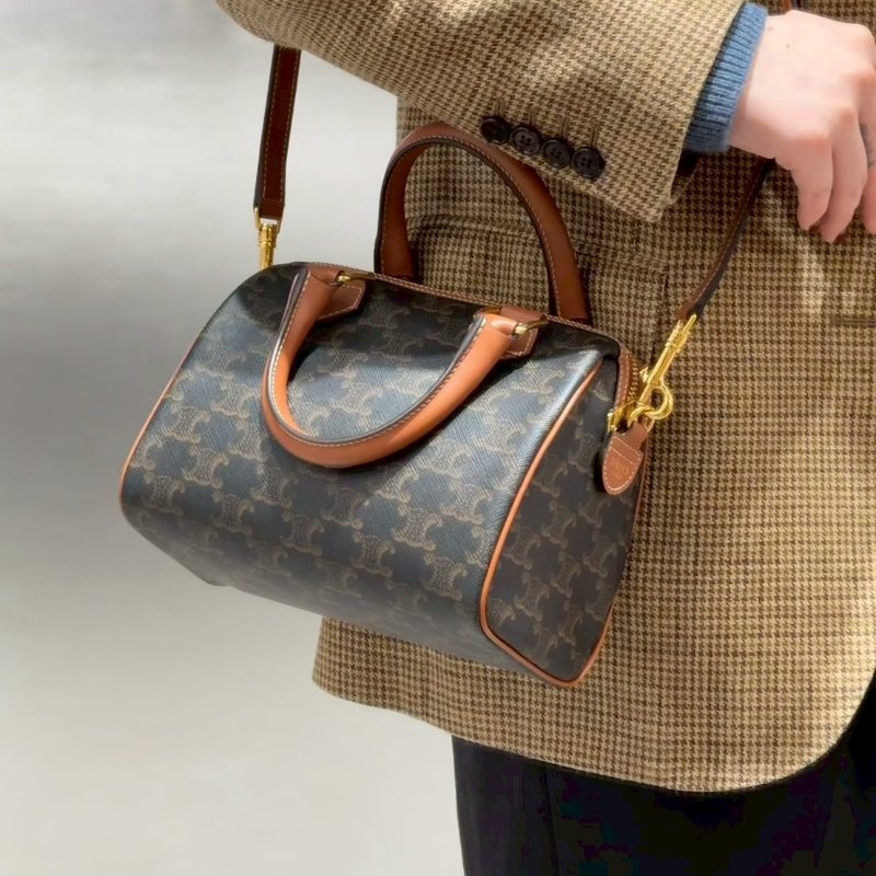 (全新未使用🥰這顆超推！）🏷Celine 瑟琳．Boston 老花波士頓 新款D扣-24