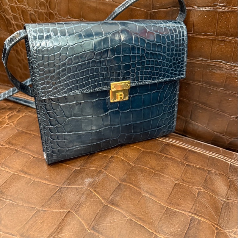 HERMÈS 愛馬仕 珍貴稀有鱷魚皮Clic 16 口 黑色金扣-2