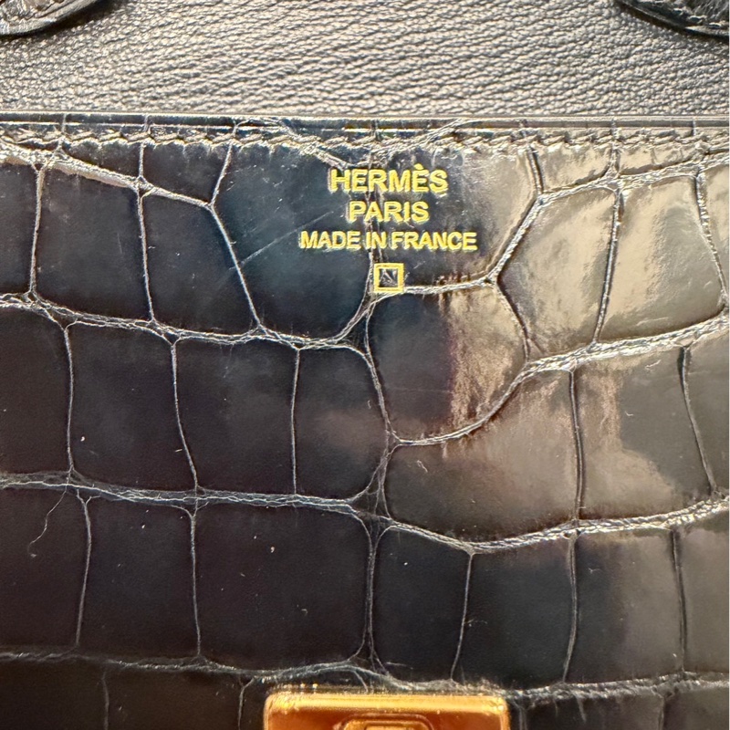 HERMÈS 愛馬仕 珍貴稀有鱷魚皮Clic 16 口 黑色金扣-6