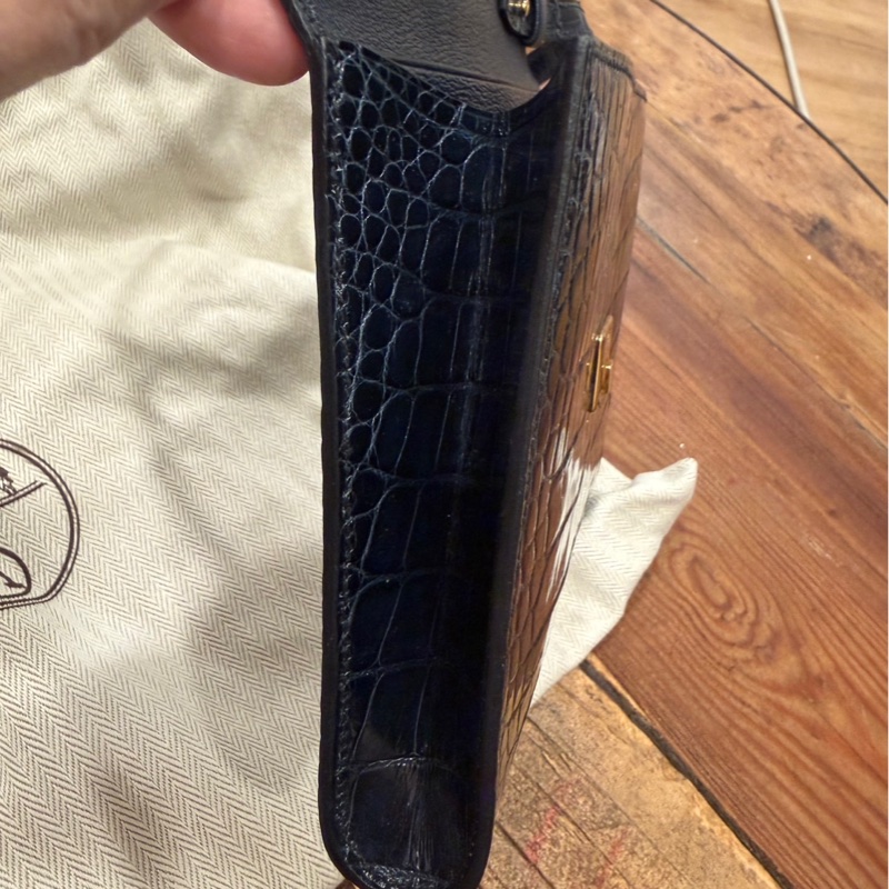 HERMÈS 愛馬仕 珍貴稀有鱷魚皮Clic 16 口 黑色金扣-10