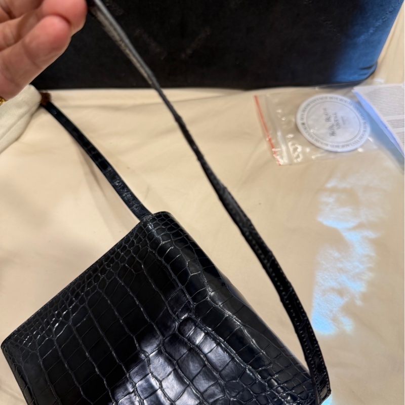 年終獎金犒賞珍愛🉐🧧HERMÈS 愛馬仕 珍貴稀有鱷魚皮Clic 16 □ 最保值經典黑色金扣-8