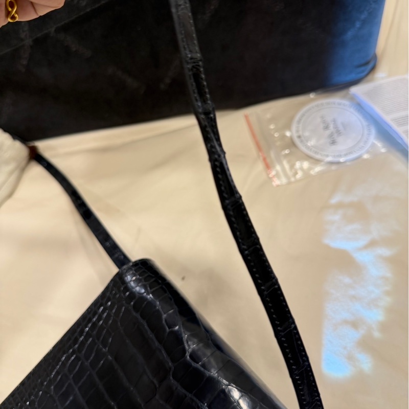年終獎金犒賞珍愛🉐🧧HERMÈS 愛馬仕 珍貴稀有鱷魚皮Clic 16 □ 最保值經典黑色金扣-9