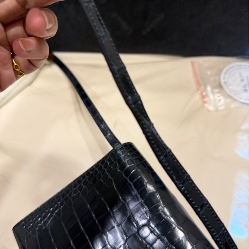 年終獎金犒賞珍愛🉐🧧HERMÈS 愛馬仕 珍貴稀有鱷魚皮Clic 16 □ 最保值經典黑色金扣-21