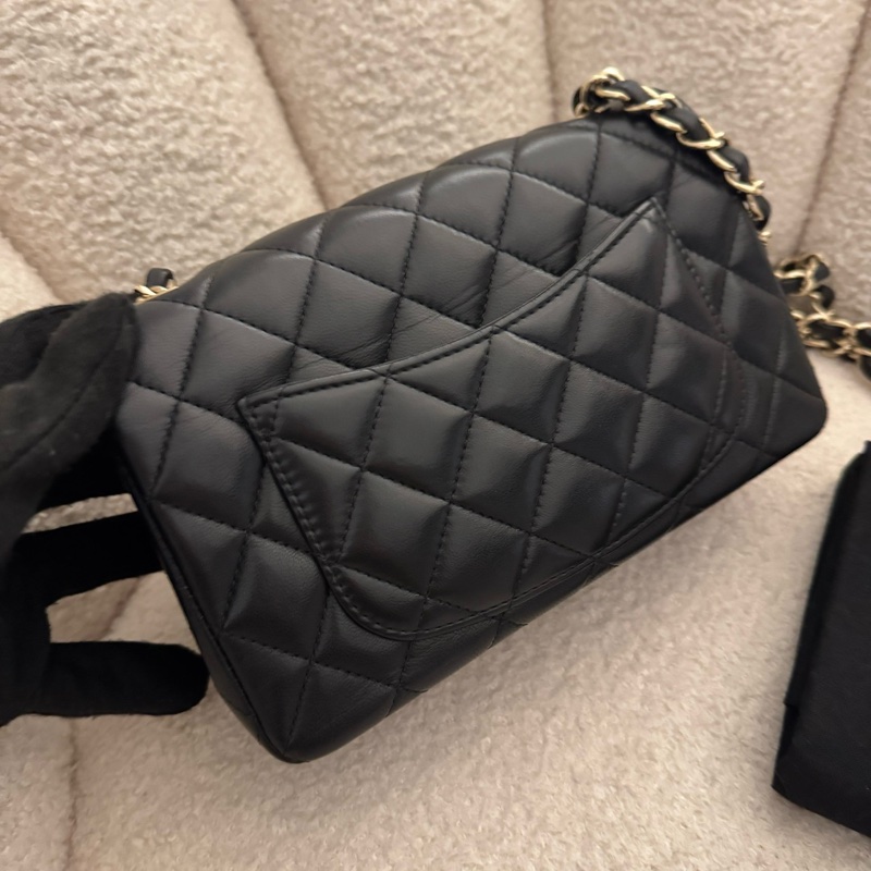 CHANEL Mini 經典菱格鍊包｜黑金（20 cm）-1