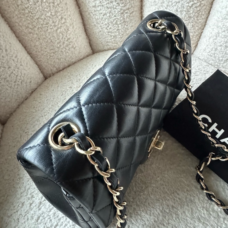 CHANEL Mini 經典菱格鍊包｜黑金（20 cm）-3