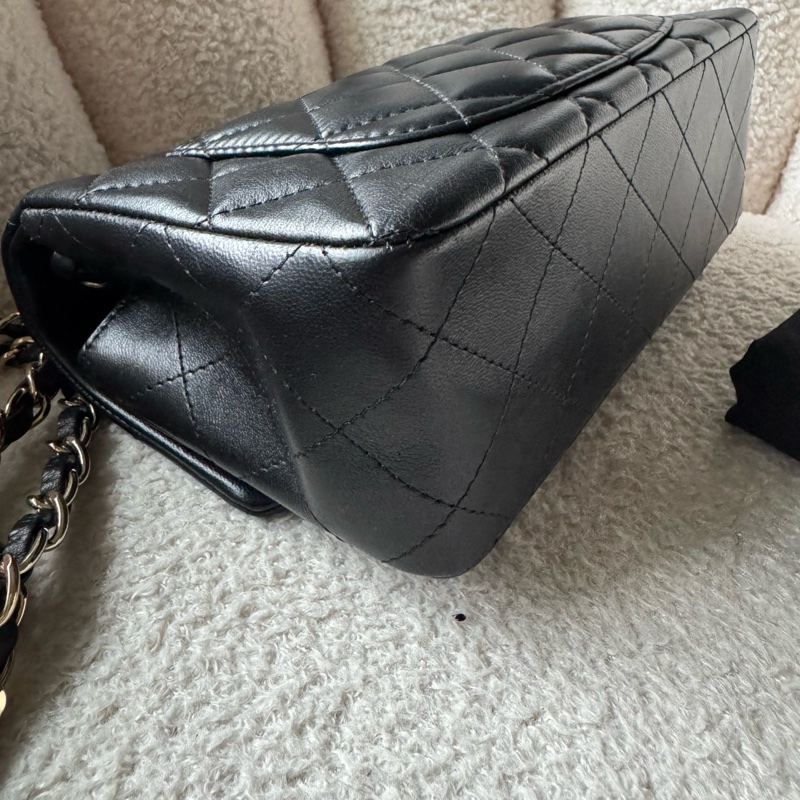 CHANEL Mini 經典菱格鍊包｜黑金（20 cm）-6