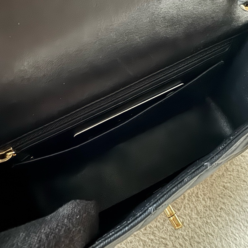 CHANEL Mini 經典菱格鍊包｜黑金（20 cm）-11