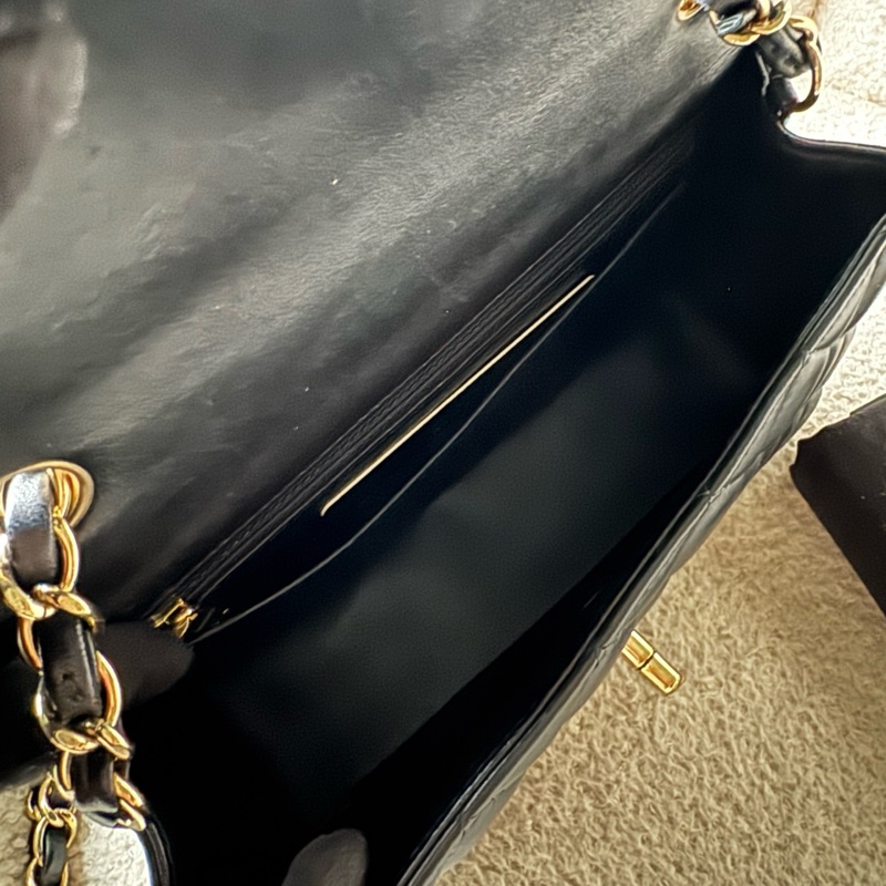 CHANEL Mini 經典菱格鍊包｜黑金（20 cm）-12
