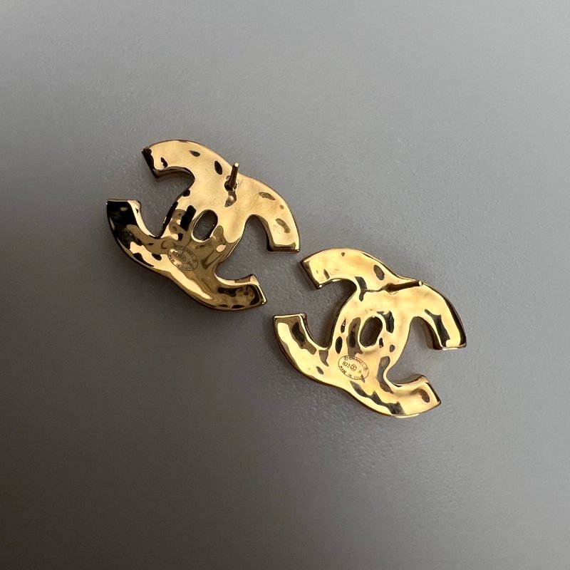 CHANEL 白大理石紋大雙C耳環 B23/A-2